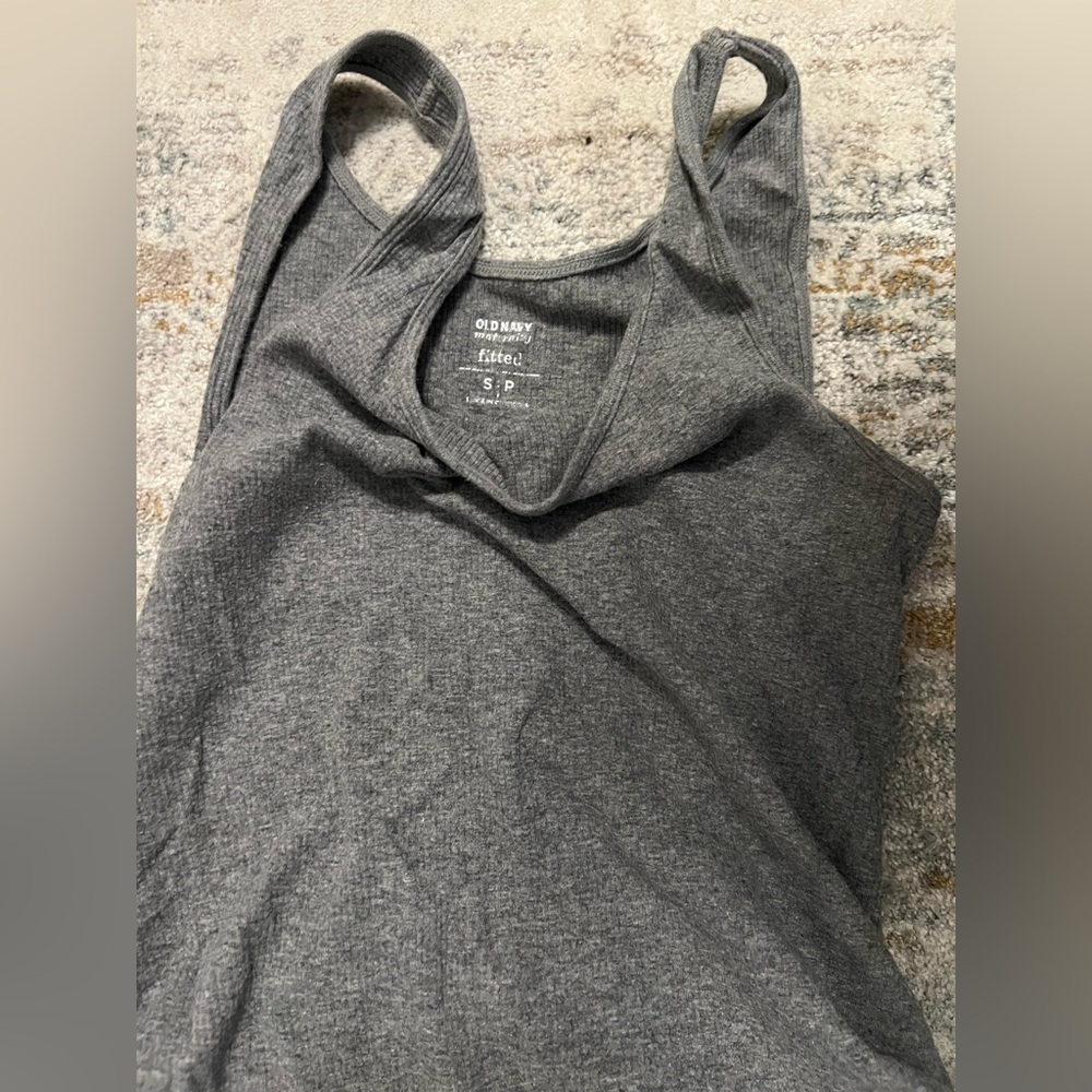 Old Navy Women's Gray Fitted Maternity Tank Top